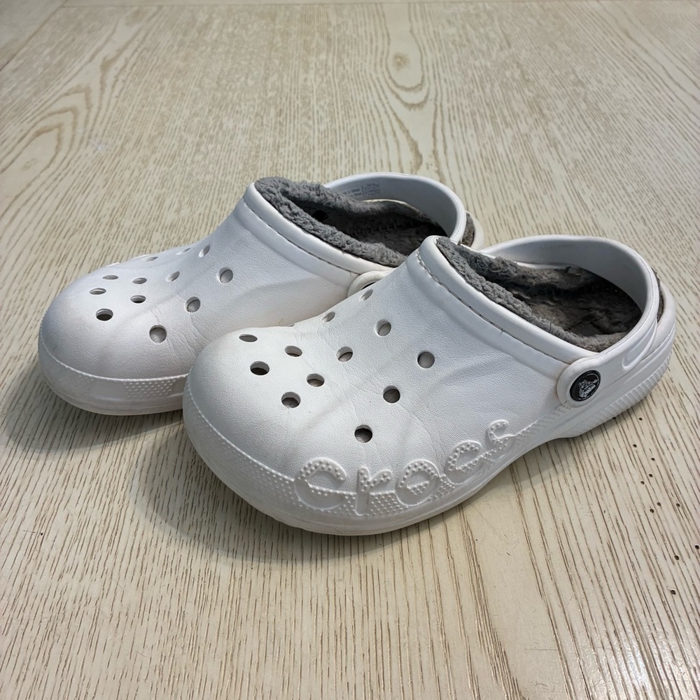 Crocs Classic Baya Fur Lined Clogs Shoes (White/Grey)